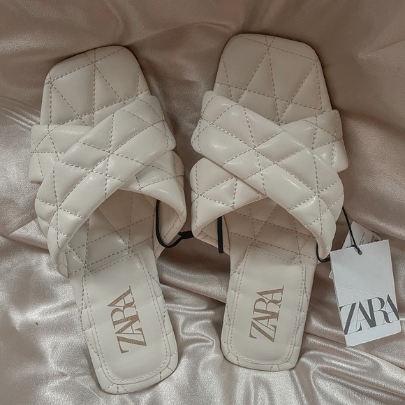 Zara Shoes - Zara NWT cream quilted slides sandals